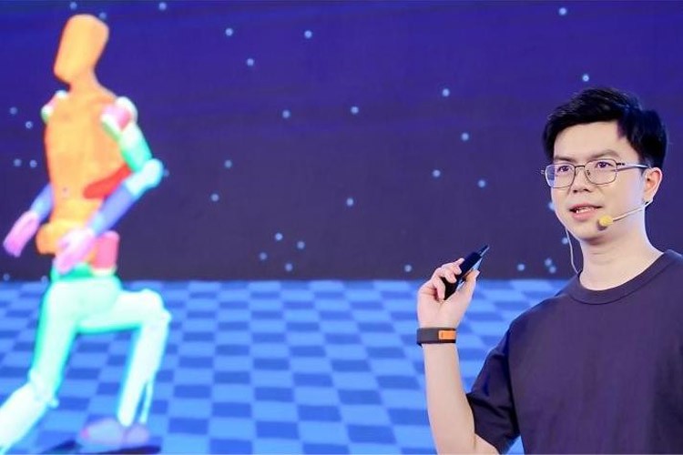 天才少年稚晖君亿万28机器人走路进场！AI模型做大脑，目标售价20万以内